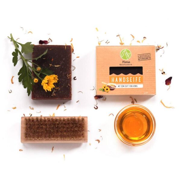 Handseife Honig - Mara Kosmetik Naturseifen Manufaktur Produktbild mit Dekorationration